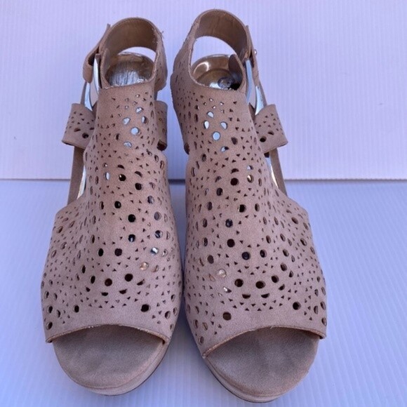 Carlos by Carlos Santana size 10 tan chunky heels used great condition - Picture 2 of 13